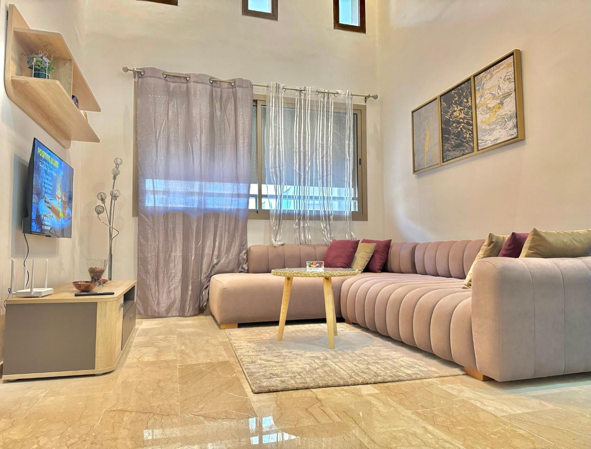 Take A Cosy Rest Near The Airport *